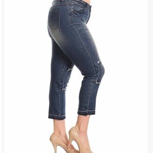 Distressed Skinny Crop Jeans. Size 18.